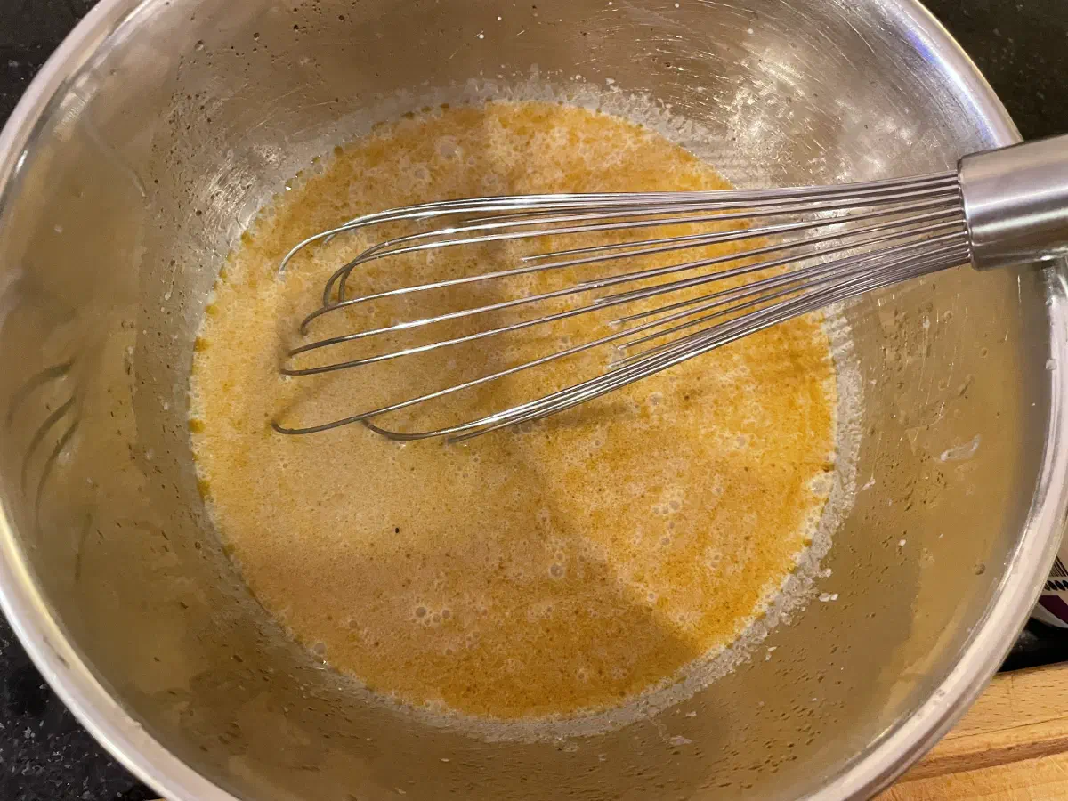 Adding sour cream to liquid